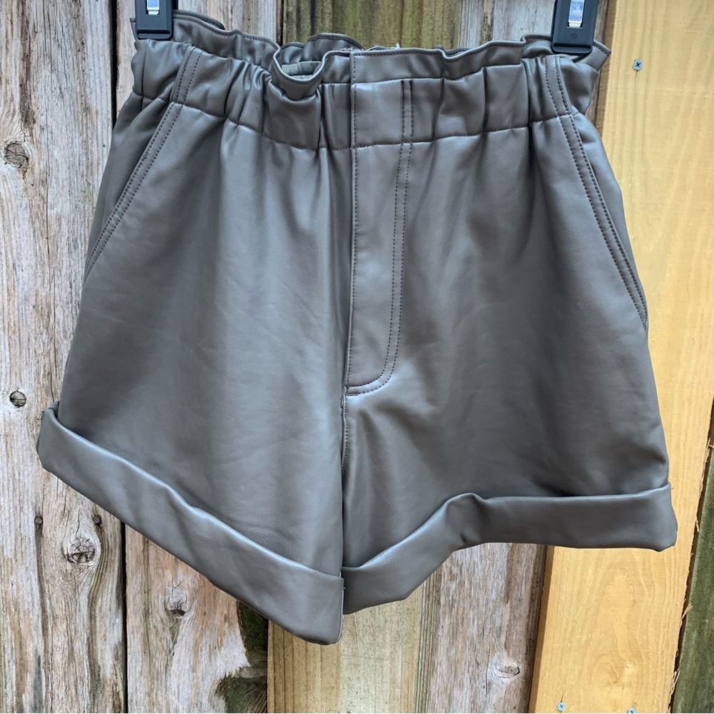 Abercrombie & Fitch faux vegan leather high paper bag waist cuffed shorts, Sz XS